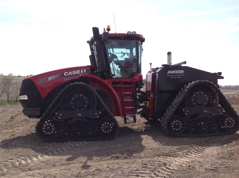 TheChadColby's tweet photo. 850 gallon tanks for @Case_IH #rowtrac interesting @MPSchmidtAG https://t.co/i3uZ3ligid