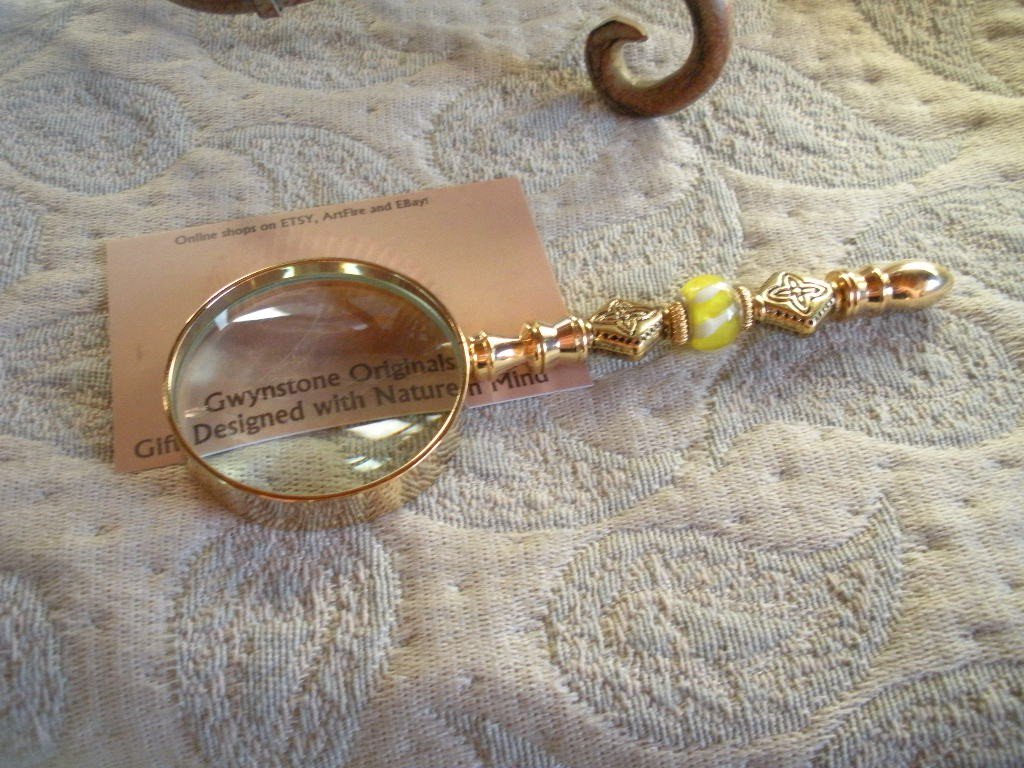 Gwynstone's tweet photo. Magnifier glass fun different gift a 10X magnfy for reader g… https://t.co/tADV2LQYJI #Etsyhandmade #OfficeAccessory https://t.co/D7D1FC6IQF