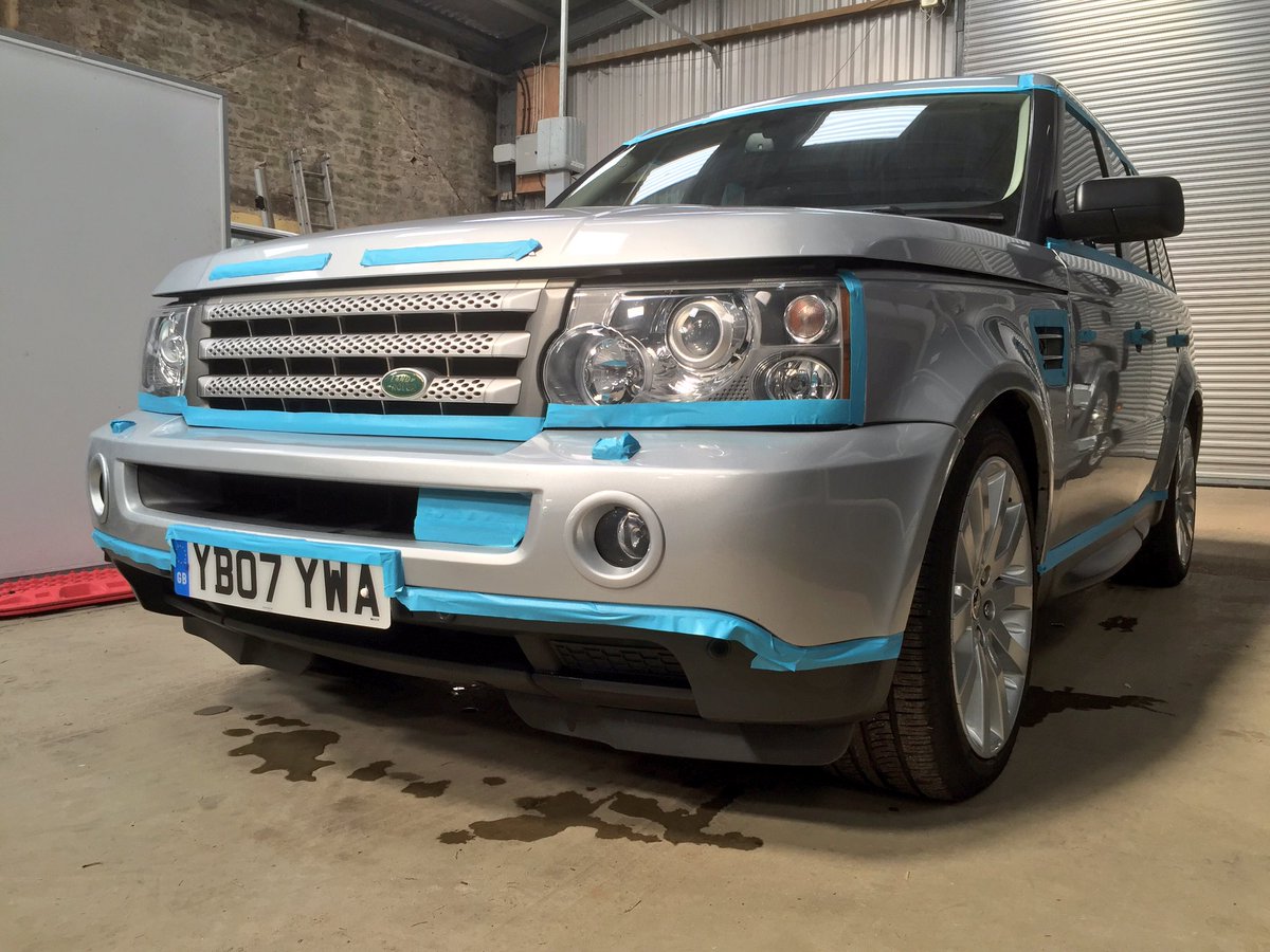 lucent_uk's tweet image. There's something therapeutic about masking a car prior to polishing. #detailing #rangerover