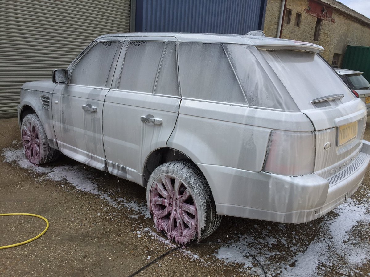 lucent_uk's tweet image. Everyone loves a snow-foamed car picture! This RRS was in for a much needed wash and polish. #detailing #snowfoam