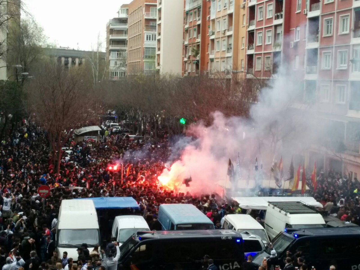 QQEAVAN's tweet photo. #BernabéuOnFire https://t.co/9jYMCtxDjX
