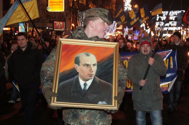 Первым космонавтом был Герой Украины Степан Бандера, а не какой-то там неизвестный Гагарин! Сколько можно врать?????