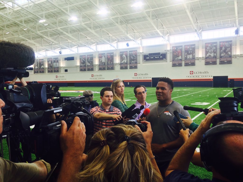 psmyth12's tweet photo. DE Eddie Yarbrough, who played at Wyoming and Grandview HS, meets media after Broncos' local pro day. https://t.co/66uwU3pw7c