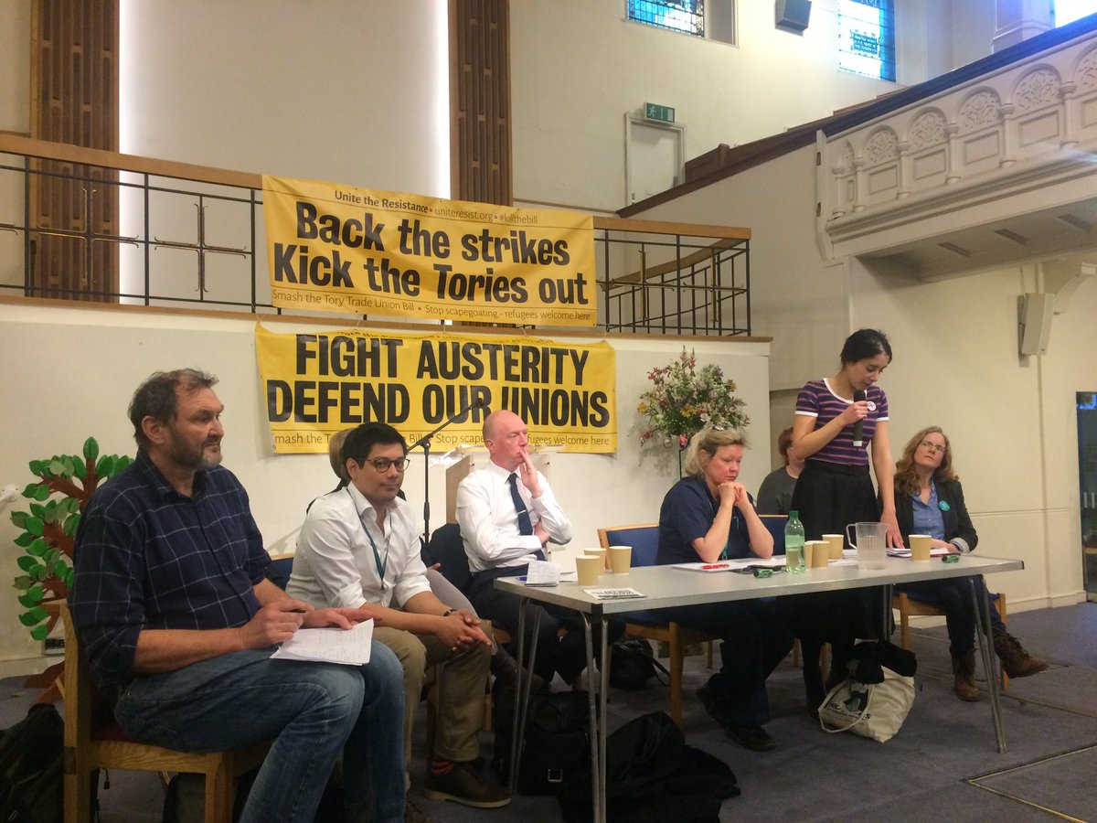 Mona Kamal thanks <a href="/fbunational/">Fire Brigades Union</a> for loan of fire truck during last strike <a href="/MattWrack/">Matt Wrack</a> #Solidarity #juniordoctorsstrike