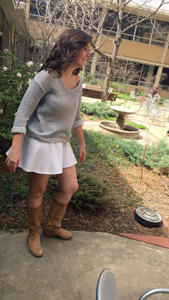 mmadikayy's tweet photo. Enjoying lunch in the library courtyard w/ sisters #fsfest #teamaspen https://t.co/3N8q6ST2Za