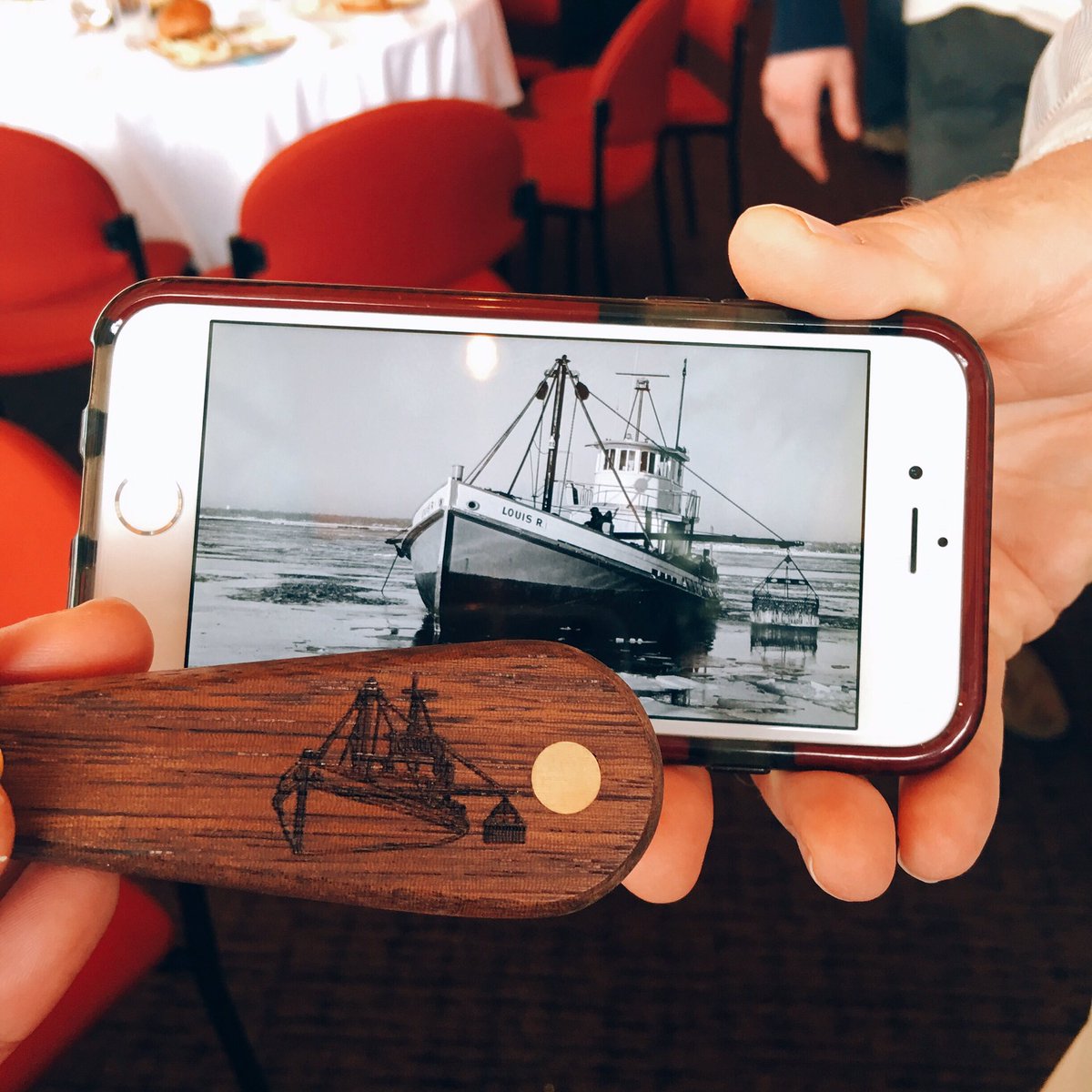 InAHalfShell's tweet image. Check out this rad oyster knife made from reclaimed wood (different boat) #knifeimitatingart #chefsummit16