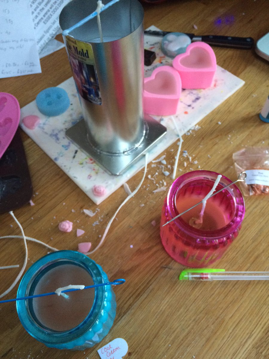 WhiteleyScent's tweet photo. So much going on...wax melts, pillar candles, retro sweet jar candles #naturallythebest https://t.co/1TzvzdapT3