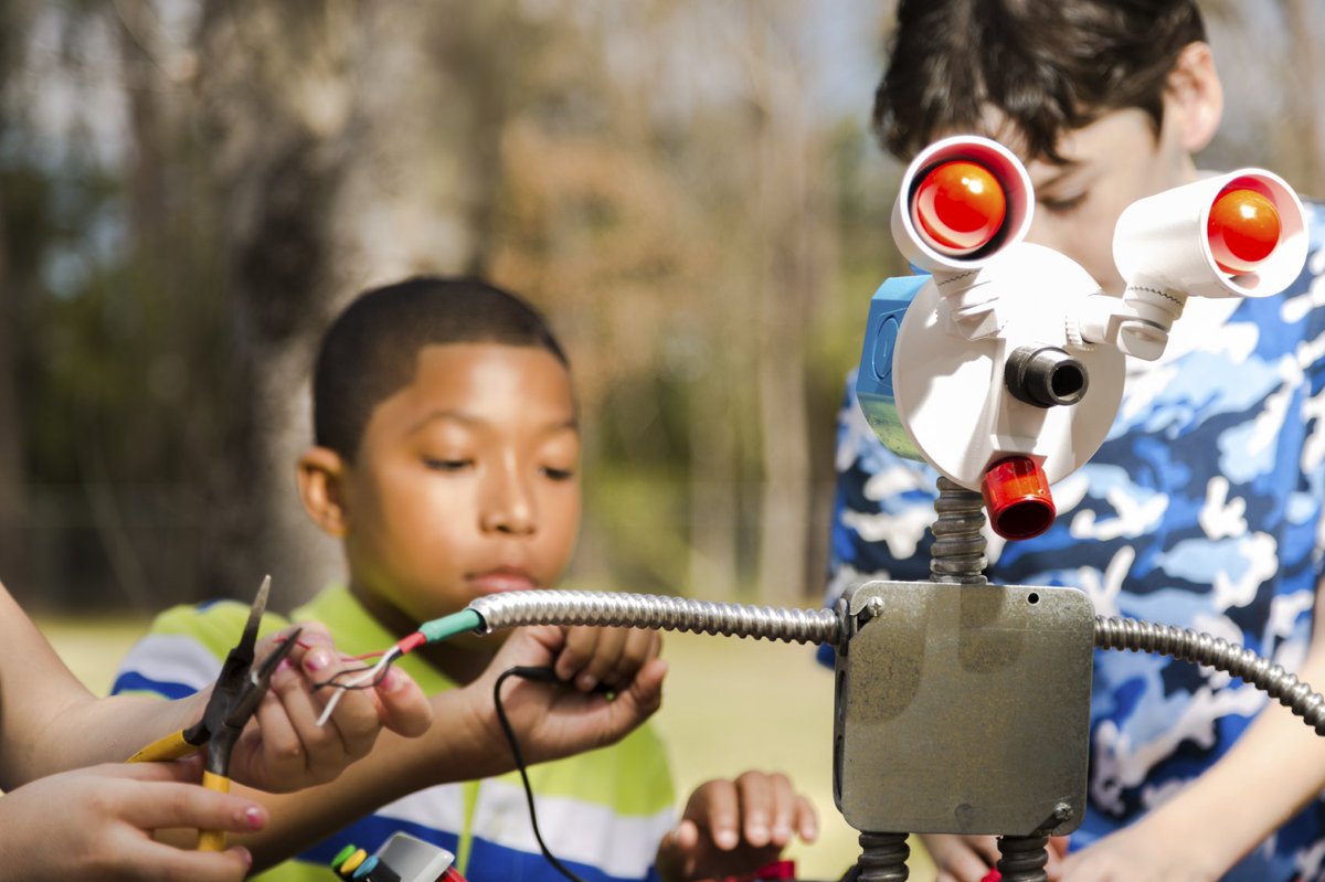 ISTEofficial's tweet image. 4 easy ways to fit maker activities into your curriculum: bit.ly/1QcNPNa #makered