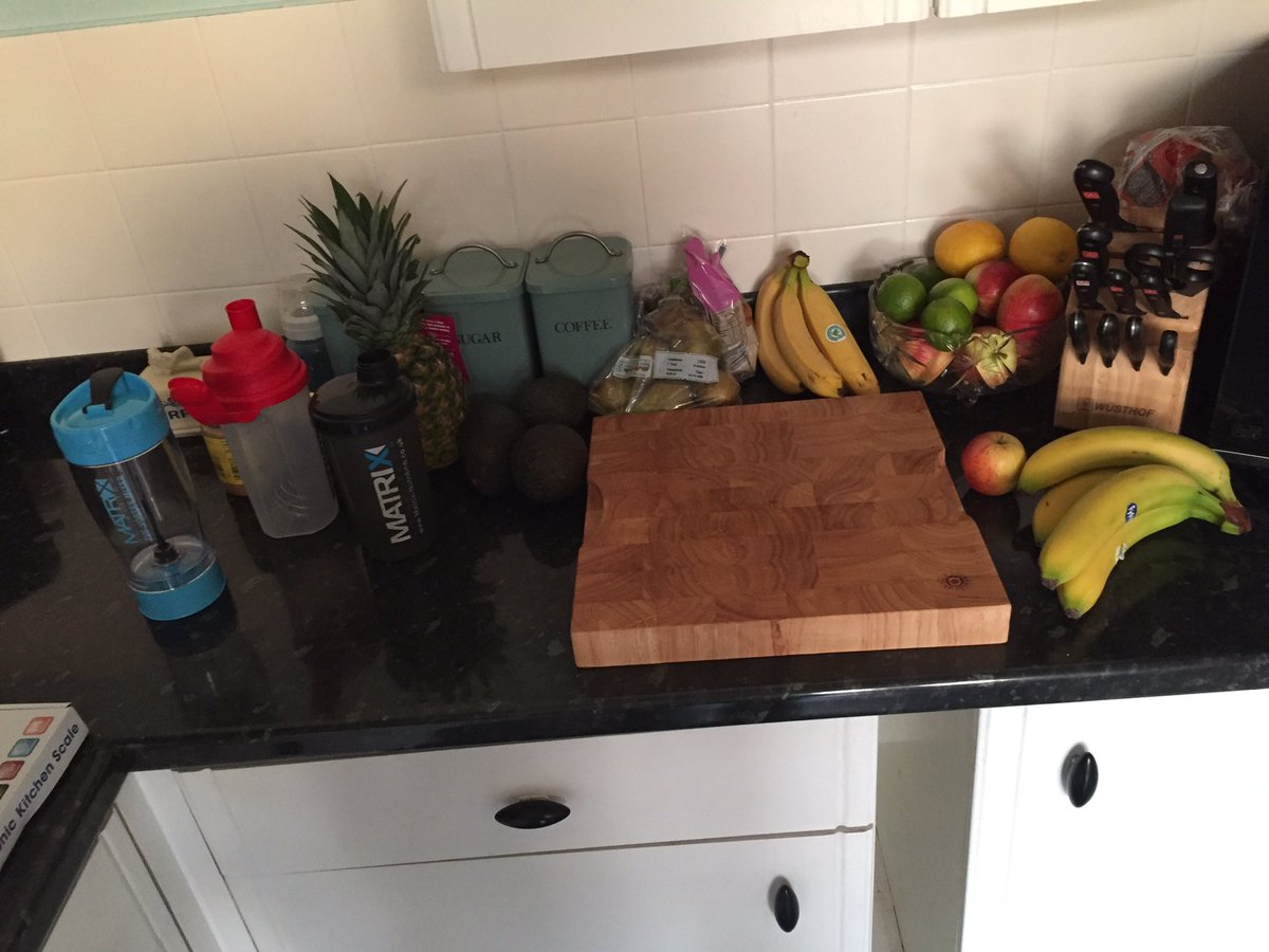 harvey1bennett's tweet photo. Let's give this juicing thing a go!!! #GetFit #JamesVale #SuperJuice https://t.co/gsJ3en4LCn