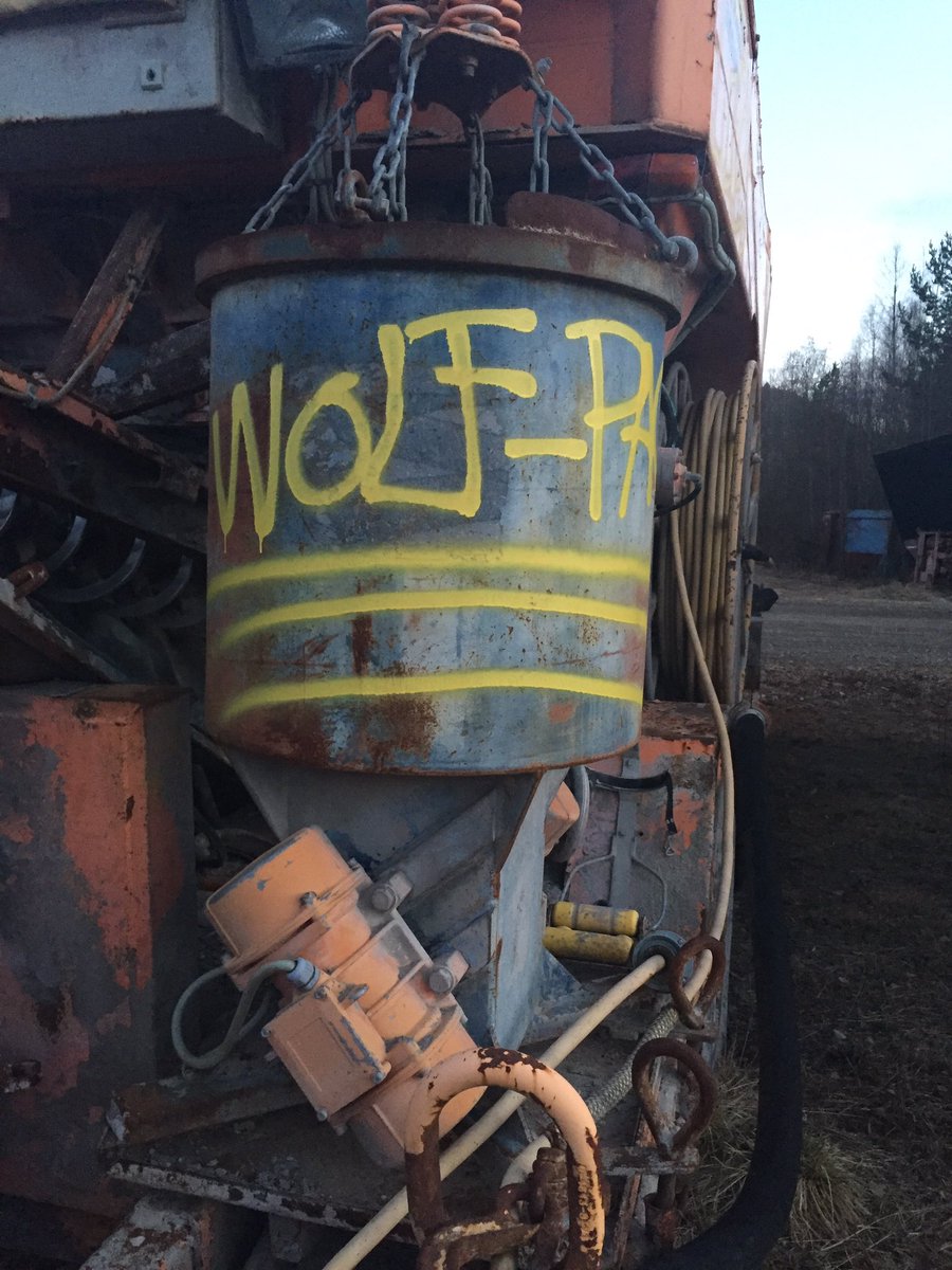 towaferm's tweet photo. Någon som vet vad det är för snorungar som kallar sig för "WOLF-PACK"? https://t.co/WX6h6vFsR8