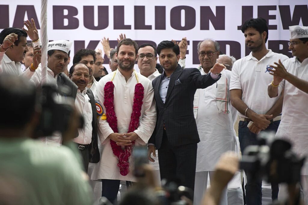 B_SwarnkarManch's tweet photo. #Allindiajewellersstrike
#Days42 #RollBackExciseOnJewellery
@arunjaitley @narendramodi @BarackObama @ndtv @aartic02 https://t.co/f4l9R0GIG0