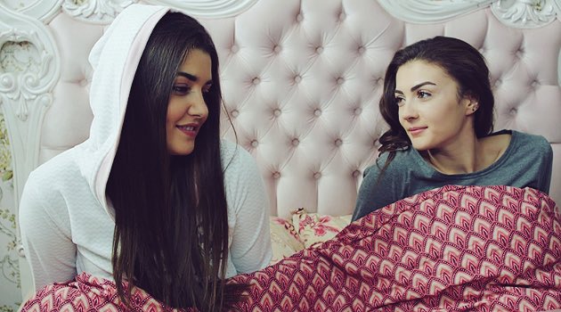 denizkizi_rey's tweet photo. Bizim efsooo izmirli ikizleride özledim.. #SelNaz https://t.co/S0LSc54AIU