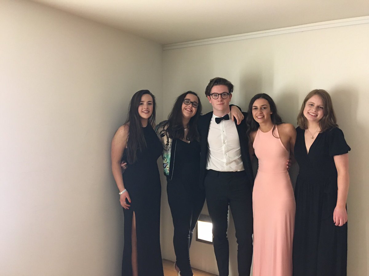 happinesscastff's tweet photo. Our crew last night at #CastFF16 π₯ thank you @CastFF for such a lovely night and award π https://t.co/2apz8P2Vf4