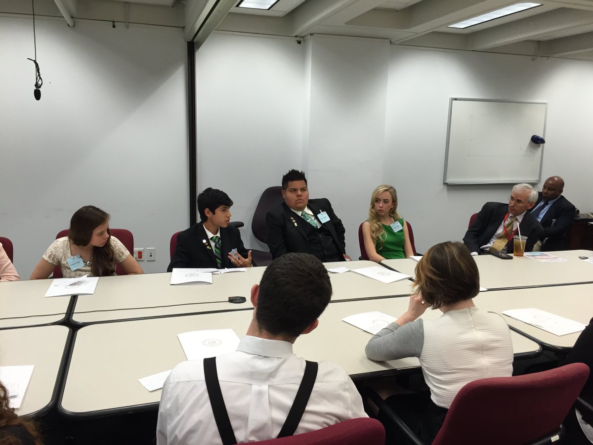 BioenergyKDF's tweet photo. Discussion led by @Natl4HConf students on #bioenergy from their home state’s perspective. #N4HC https://t.co/kzIUzX5qHR