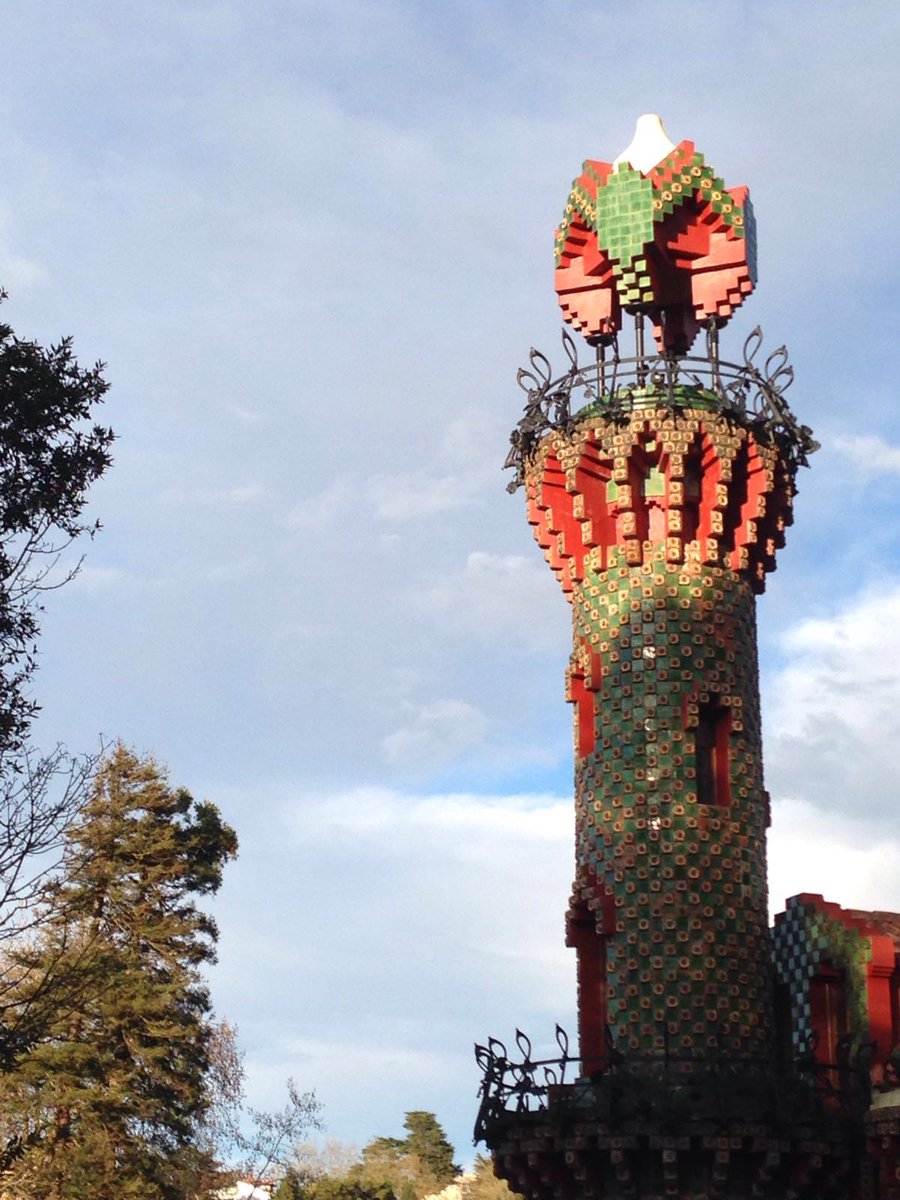 EducadoraenMdA's tweet photo. Ha sido un regalo contar hoy con una excelente visita guiada con @cmirapeix en @caprichodegaudi #recomendable https://t.co/Osi0JTAHKX