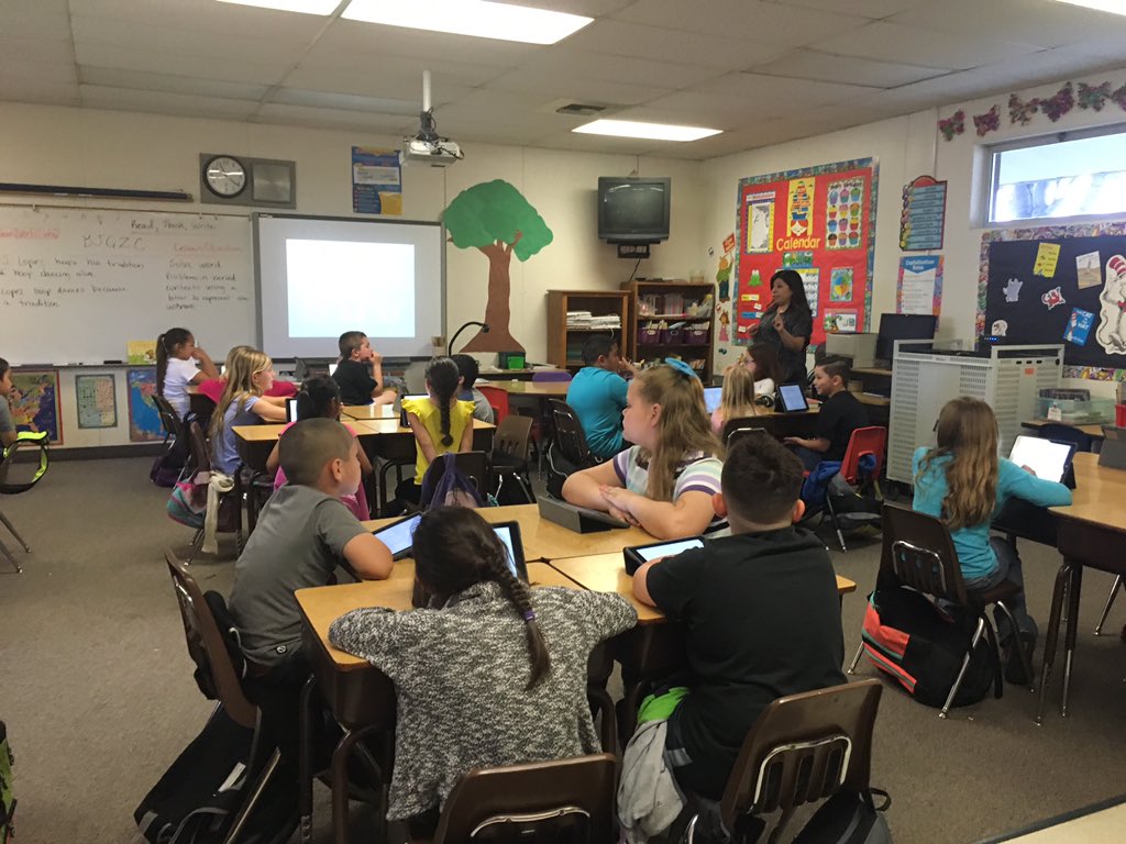 staciefleisch's tweet photo. TTL @MsGonzalez503 teaching Mrs Boudreaux's 3rd graders how to upload to Seesaw. #ogstars @Burton1ToWorld https://t.co/iYkDOc2RvR