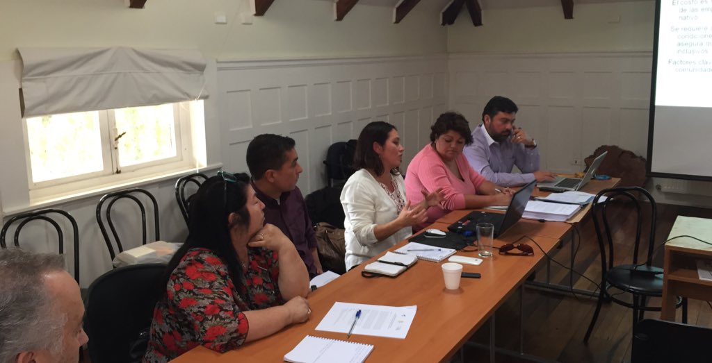 DialogoForestal's tweet photo. Ahora en CONAF #ValdiviaCl, comité directivo trata aprendizajes y reflexiones de la restauración en zonas forestales https://t.co/x7MSPVApDf