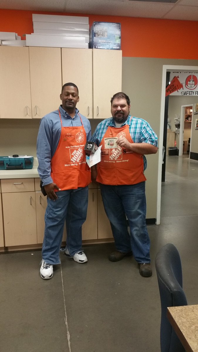 SuperSpecialT's tweet photo. Decidedly dapper DH David doubling down on Depot distinctions! @crburlison @RoWilliams1 https://t.co/OSWYtPz974