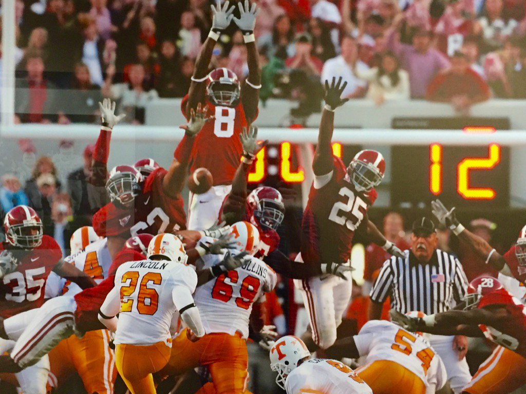 BruceFeldmanCFB's tweet photo. This photo of Julio Jones inside the #Alabama football office is awesome. https://t.co/PInq4d2y5h
