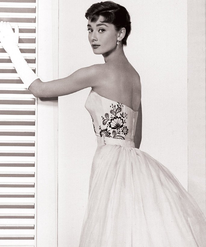 InStyle's tweet photo. Photographic prove of Audrey Hepburn's fashion love affair with @Givenchy: https://t.co/WQ9Ssigpun https://t.co/1Xu4EZ7N1q