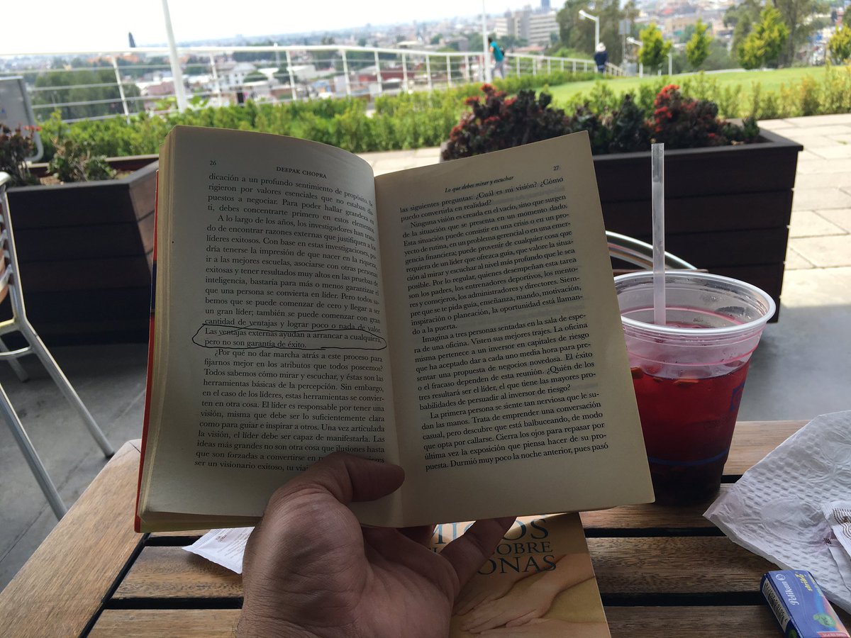 softlitem's tweet photo. Una muy bonita vista de Puebla, bebida excepcional, y un libro magnífico!!! Todo para lograr un objetivo!!! https://t.co/wnAnlFpQpF