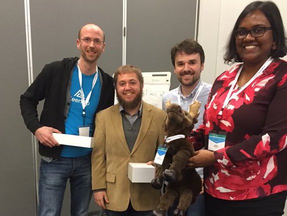 OSoMe_IU's tweet image. Congrats @clayadavis for best presenter prize at #www2016 Dev Day for #truthytalk on @TruthyBotOrNot via @jahendler