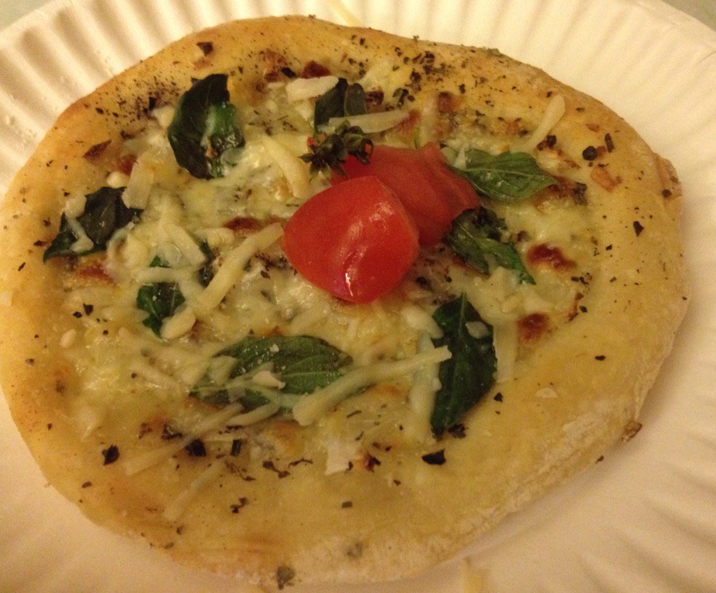 Just a tiny little pizza ..yet sooo Tasty🍕