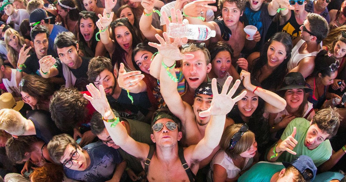 DigitalTrends's tweet image. Coachella goes virtual with three YouTube streams and a #VR experience bit.ly/23BYDaH