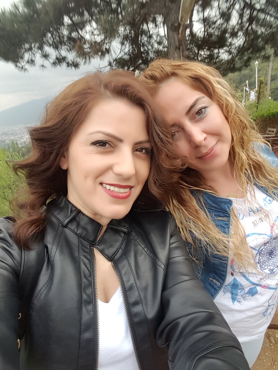 c052df867bc44fa's tweet photo. Kardeşimle  ben  ��😘 https://t.co/lht1Xtw6hz