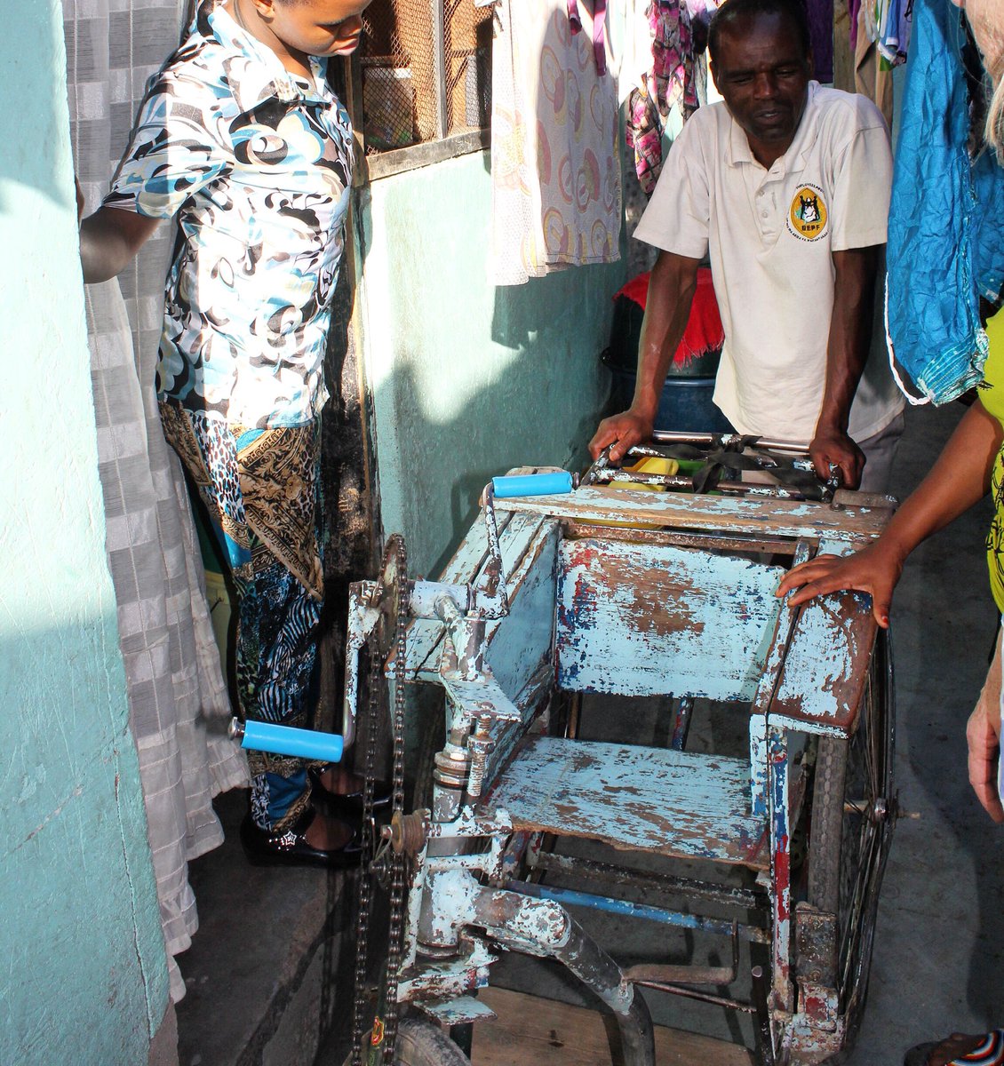 GirlsFDNTanz's tweet photo. Laurine's mother has been using this homemade wheelchair, and is very excited to have it replaced. #Tanzania https://t.co/env4iLptjN