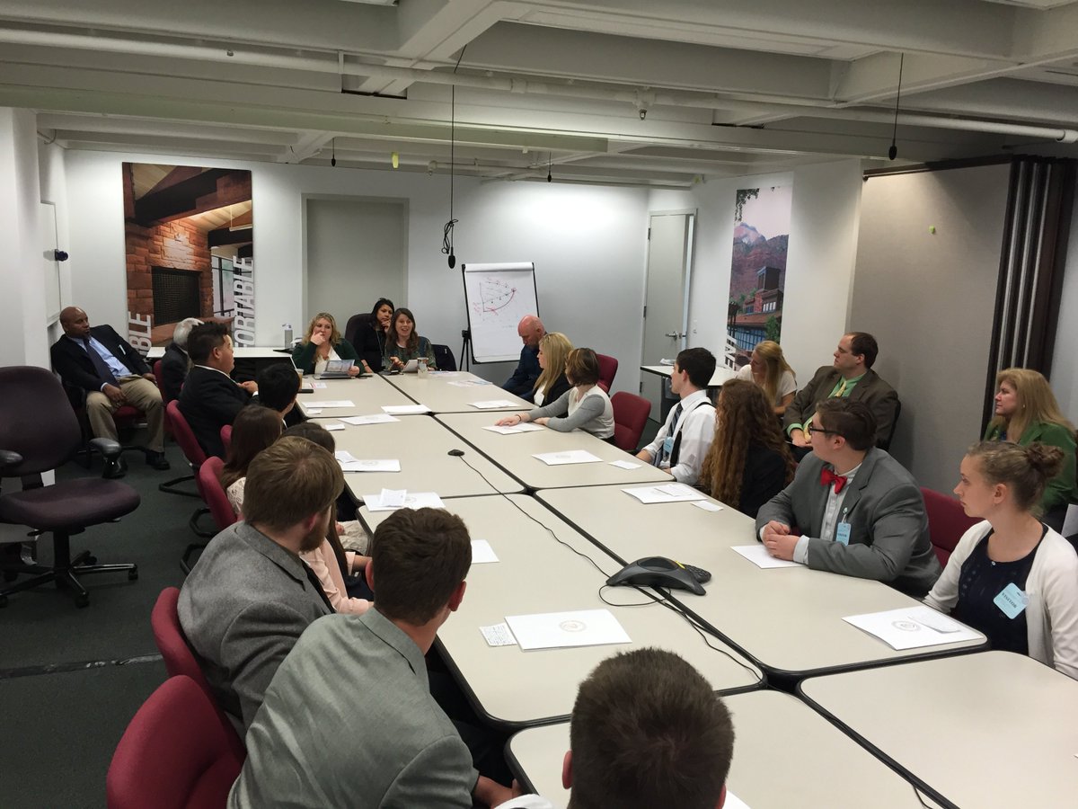 BioenergyKDF's tweet photo. #N4HC students are learning more about #STEM internships and jobs in #bioenergy. @Natl4HConf @Energy https://t.co/dR935luGdo