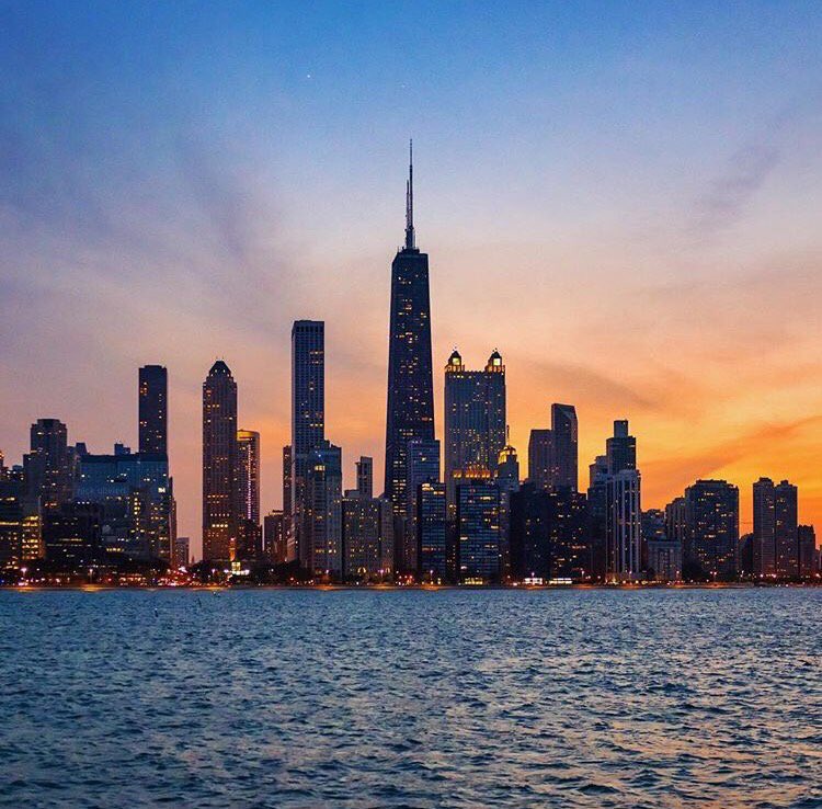 TravelIndustry's tweet photo. Fell in love with #Chicago's skyline all over again this week. Magical!  via @ChiPhotoGuy @OdysseyChicago https://t.co/T4ILuNF8Zy
