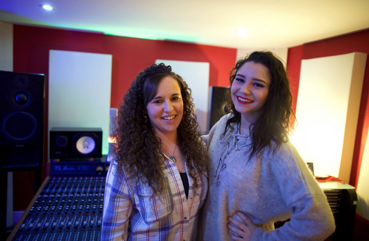 StudioFocusRec's tweet photo. Tonight we have Indi cutting her teeth as an inhouse producer #oxford #producer #yahama #ns10 #pmc #ib1 #studiolife https://t.co/Io6bCtyl4h