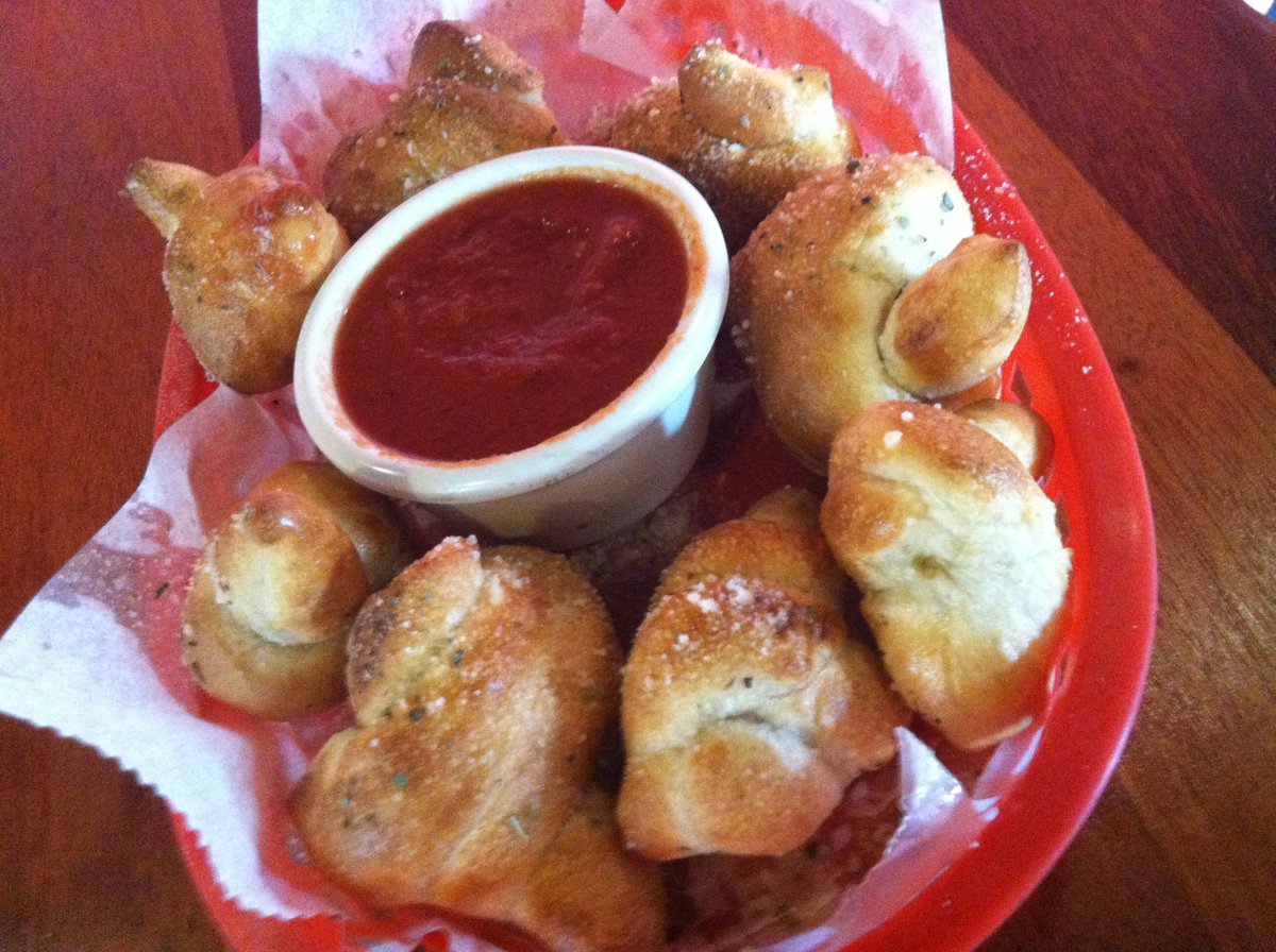 UncommonPizza's tweet photo. Tonight, don’t miss ½ price Wings &amp; Appetizers
5pm-Close https://t.co/SGiT8itAYz