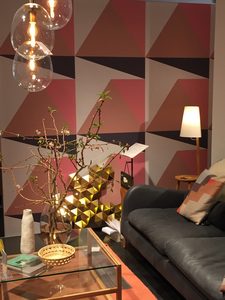 RunningColour's tweet photo. Seen a lot of pink / coral out there today people #interiors #colour2016 https://t.co/pWQVTDYGC0