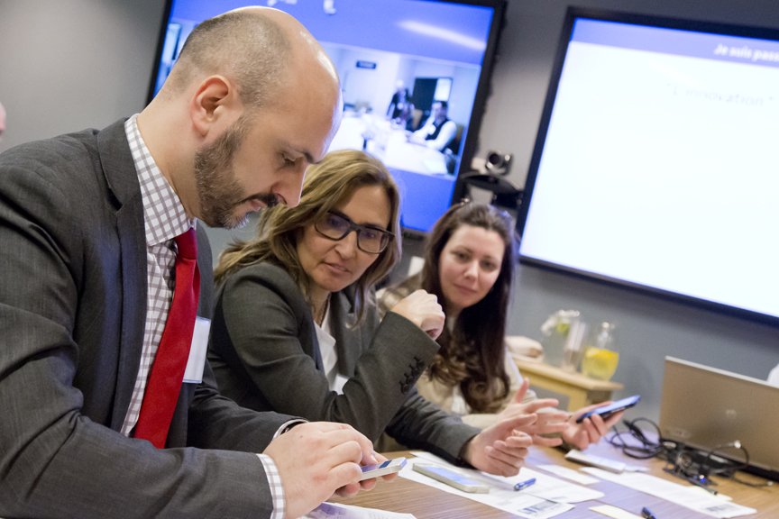 DevEconCan's tweet photo. Des acteurs du milieu votent sur les défis rencontrés lors d'un partenariat universités-entreprises #DECDialogue https://t.co/NZnqTn34Pl