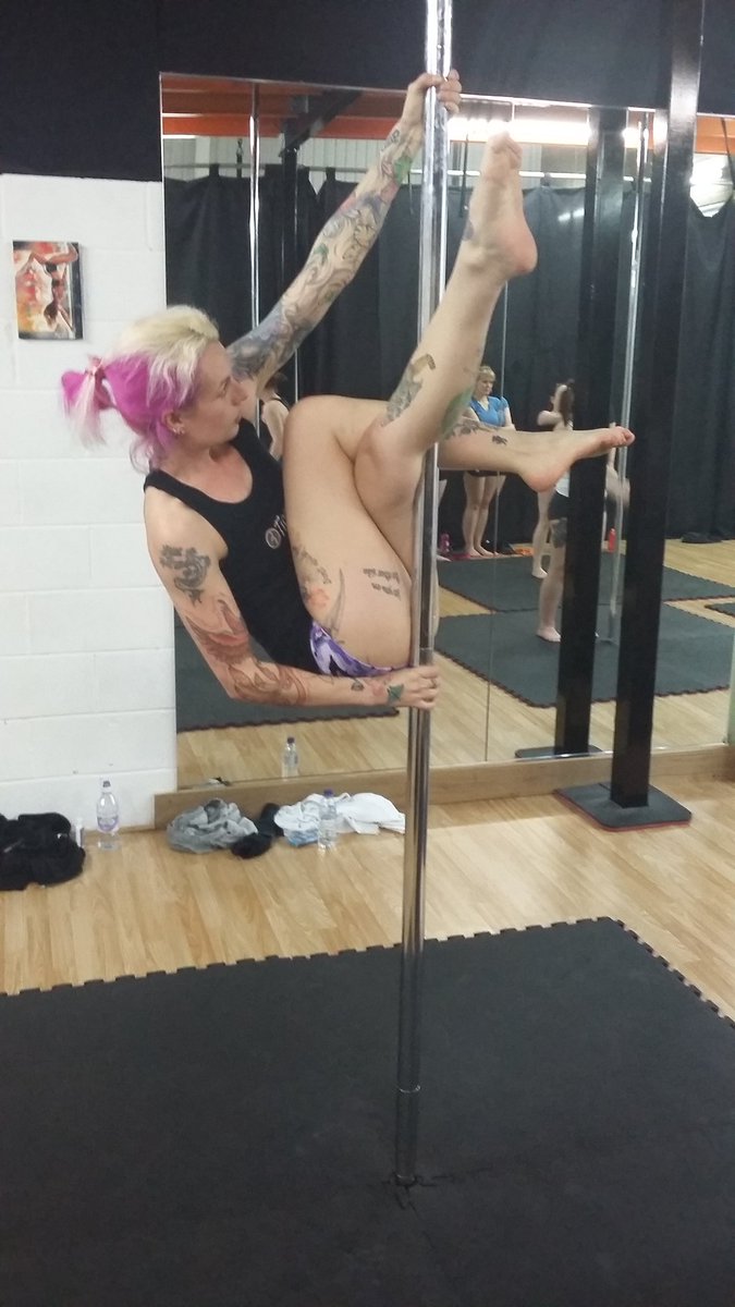 ZanPhoenix's tweet photo. Going over some oldies on the pole #RussianLayback https://t.co/WYlDw480M2