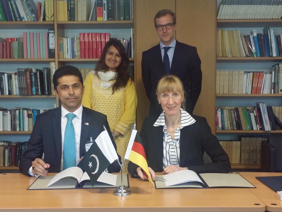 PIHRO_Offical's tweet photo. #PIHRO and #ADF signs the #Project #Contract a #YouthDevelopment Programme. See More https://t.co/LoCPWv2VIS https://t.co/sTQ4mjIUks