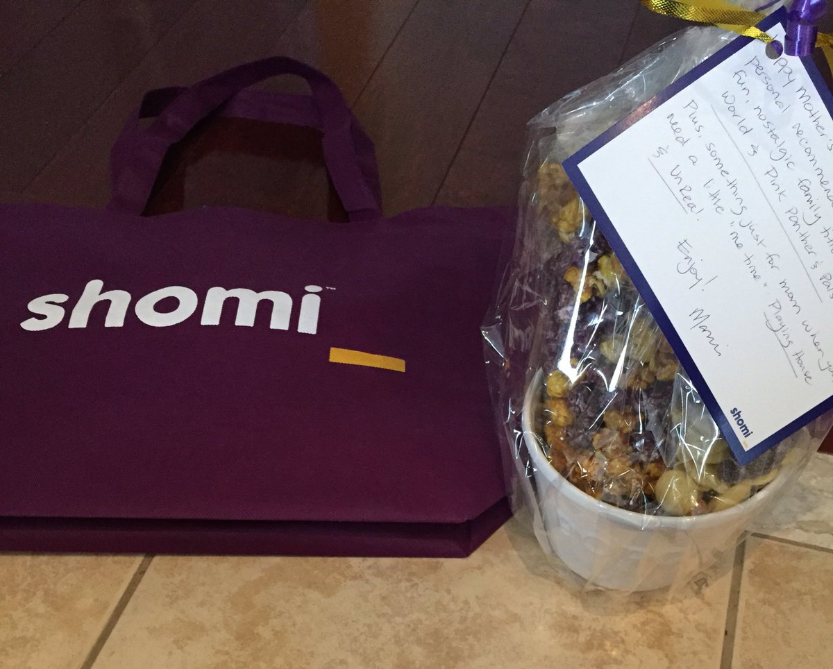 DebbieDavidov's tweet photo. I've got some screen time planned with @shomicanada. #IPRGiftLounge #StreamOn https://t.co/be73MxtHxY