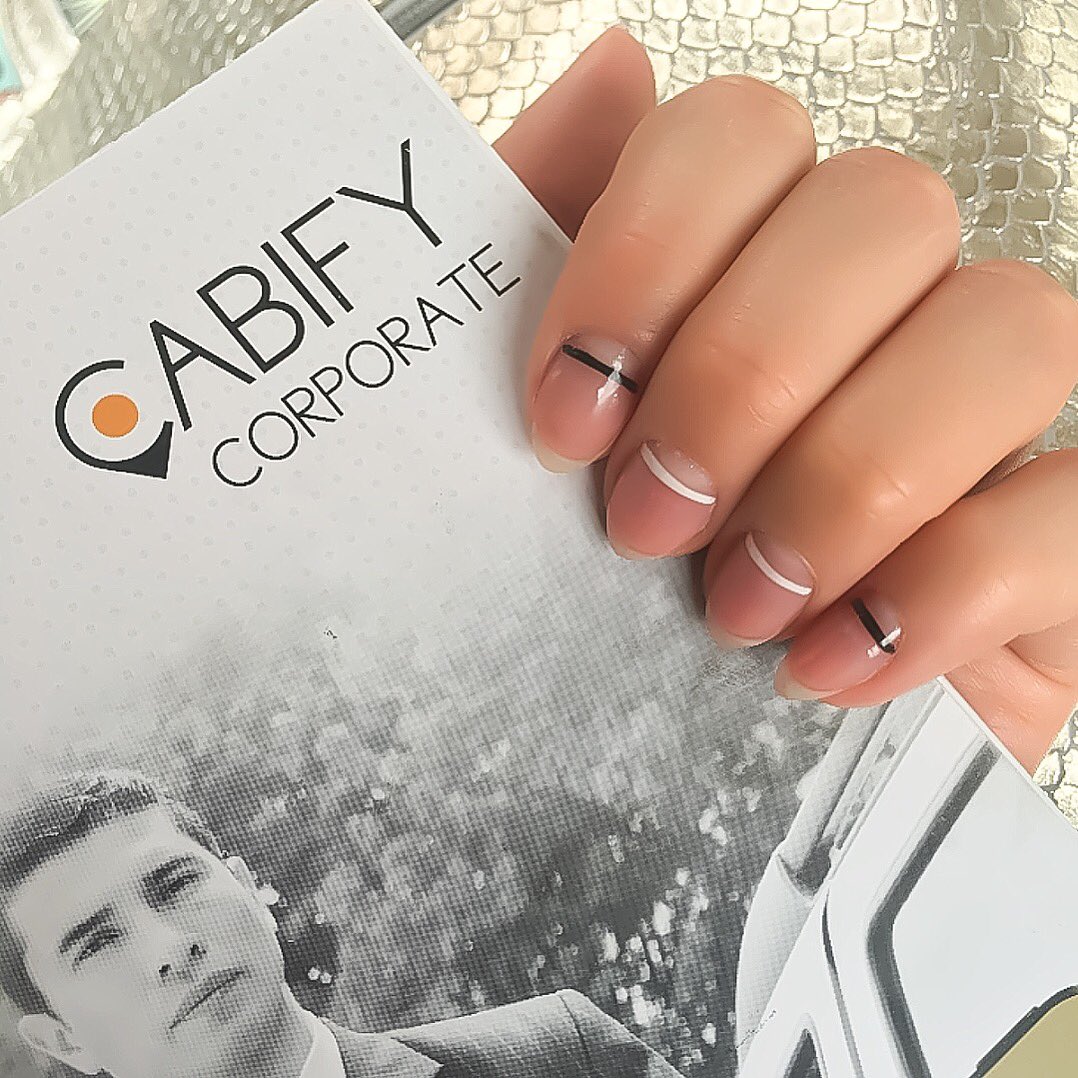MoscarellaD's tweet photo. Hora de viajar en @cabify_colombia !Tarifas muy buenas y adivinen qué? PUEDO RESERVAR con anticipación 😱#CabifyLegal https://t.co/e9oklmHtcr