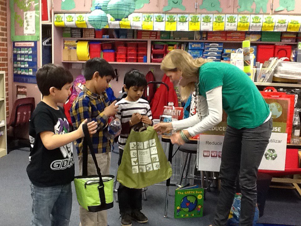 mskstemler's tweet photo. Learning about reducing, recycling, and reusing with Ms. Katie from #SWANCC https://t.co/PDUWdBxOfq