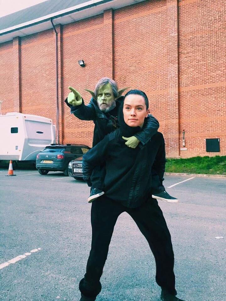 LeaderSn0ke's tweet photo. Great. Luke turning into one of them green beings. #StarWars @MeanGirlRey please throw him off or into a car. https://t.co/VhB3mj7rQC