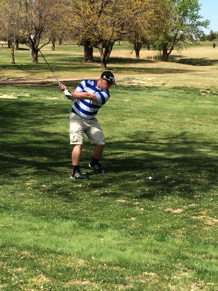LyonsMSPrinKL's tweet photo. Kelsey on tenth tee at Kingman. #lyonsgolf2016 https://t.co/TKtlpqJB27