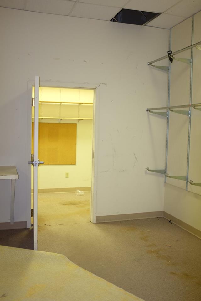 diycreations1's tweet image. A look at the new place before demo begins. #beforedemo #diycreations #kcdiycreations #diycreations1