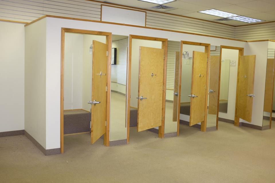 diycreations1's tweet image. A look at the new place before demo begins. #beforedemo #diycreations #kcdiycreations #diycreations1