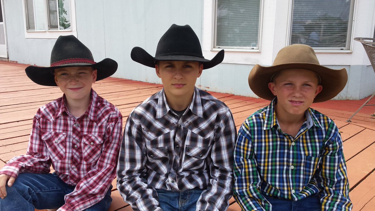 RedBluffRoundUp's tweet image. #wildponyracers ... Wild West Buckers team. See them #redbluffroundup.