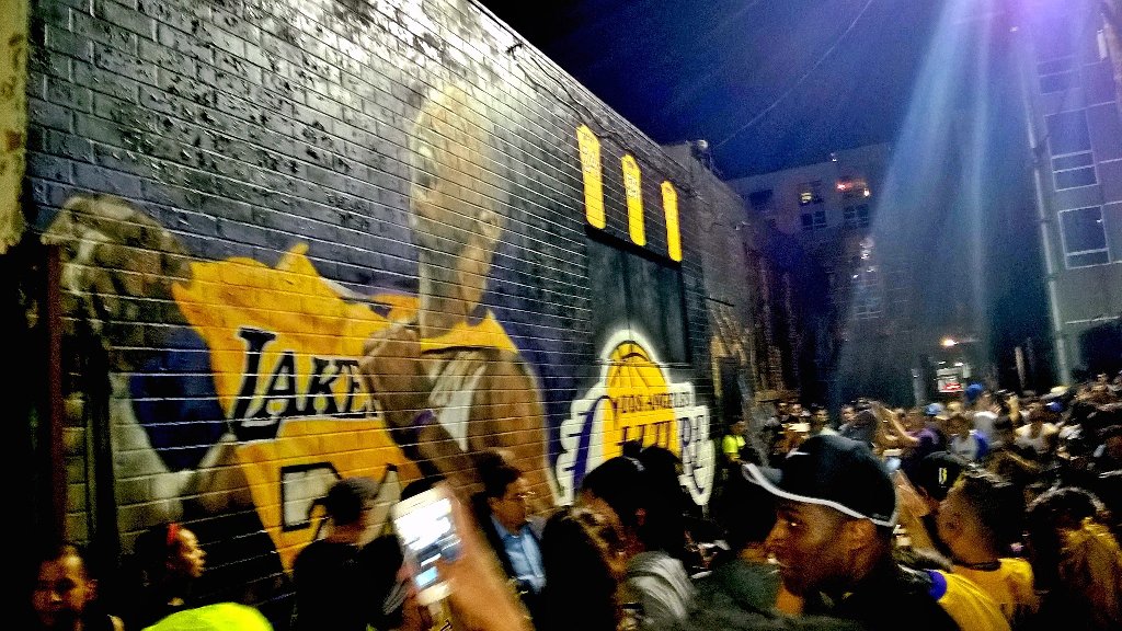 c_diice's tweet photo. Blacklist LA #runforkobe #24 https://t.co/wExZHkM5Ji