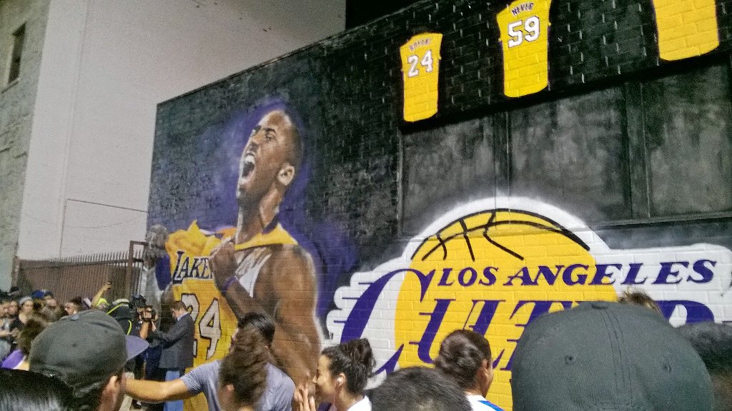 c_diice's tweet photo. Blacklist LA #runforkobe #24 https://t.co/wExZHkM5Ji