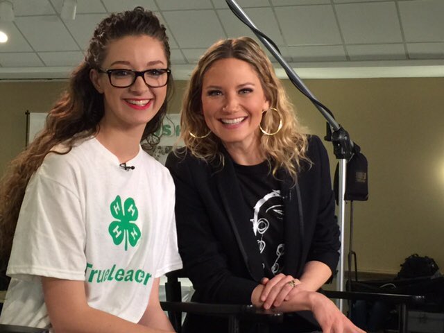 Oklahoma4H's tweet photo. #ok4h member Lexie Lerblance with Jennifer Nettles! Lexie is a Youth in Action winner! #trueleaders https://t.co/tN5pHocGcf
