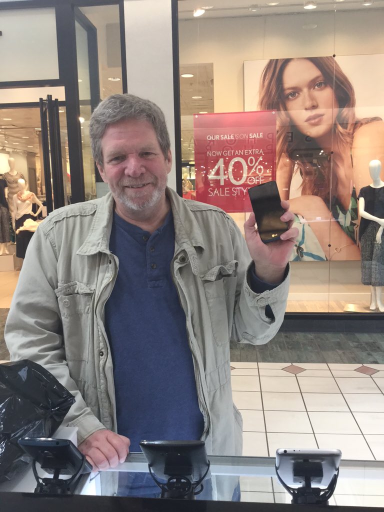 eastview_2's tweet photo. @SprintMWLS  got a happy new customer parting  over 3 lines from Verizon 👍🏻! https://t.co/VG49hdqp0V